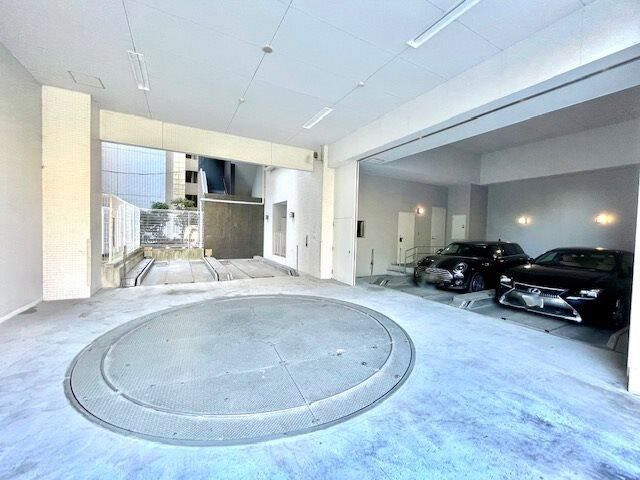 レジディア市ヶ谷の駐車場