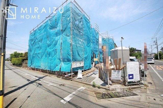 【外観】 | 青く澄み渡った綺麗な空と、陽の光をたっぷりと受ける、そんな新築住宅で新生活をスタートしてみませんか？見学・ご相談等、ミライズホーム(株)までお気軽にご連絡下さい。