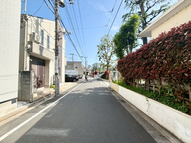 中野区野方5丁目　新築戸建の前面道路含む現地写真|2026.04.18撮影

現地ご見学希望・資料請求などお気軽にお問い合わせ下さい！
03-5990-5201