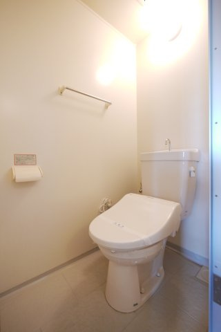 コレドールのトイレ|※写真は別の部屋のものです。