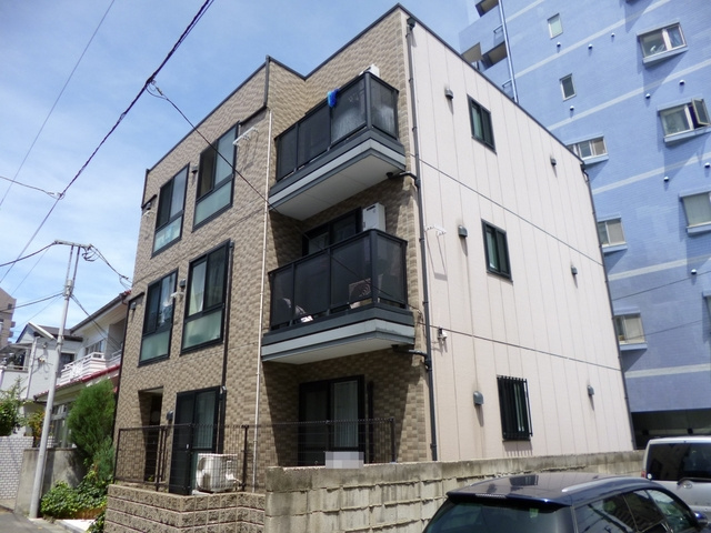 Ｉ’Ｓ王子神谷の外観|3階建てです☆