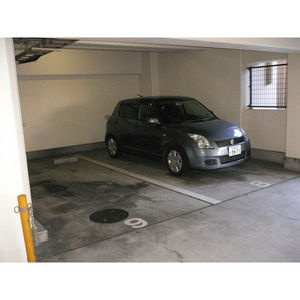 岩井橋ロイヤルハイツの駐車場