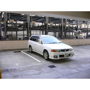 岩井橋ロイヤルハイツの駐車場