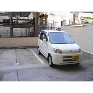 岩井橋ロイヤルハイツの駐車場