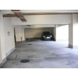 岩井橋ロイヤルハイツの駐車場