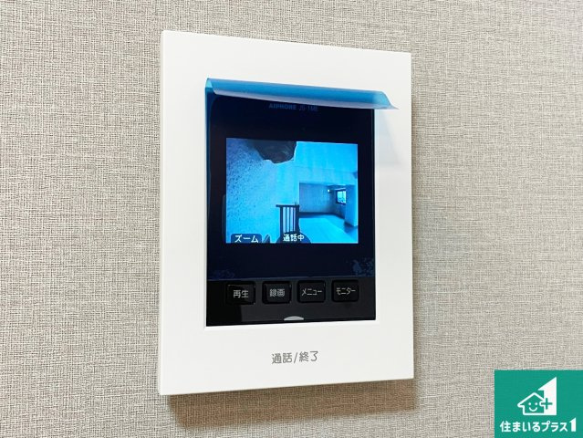 ローズハイツ宝塚の設備|カラーモニターインターホン！声だけでなく来訪者の姿や顔がモニターで確認できるので、小さなお子様がいらっしゃるご家庭でも安心できます！