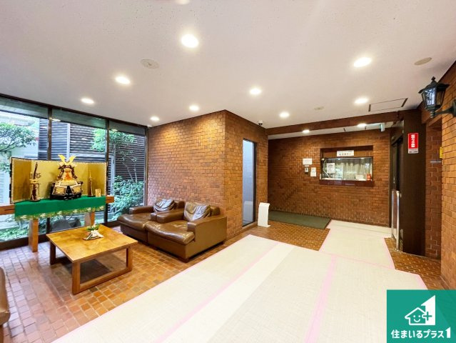 ローズハイツ宝塚のエントランス|お客様に長く安心して住んでいだだける事にこだわった家づくり！住んでからのアフターサービスにもしっかりと取り組んでいます！