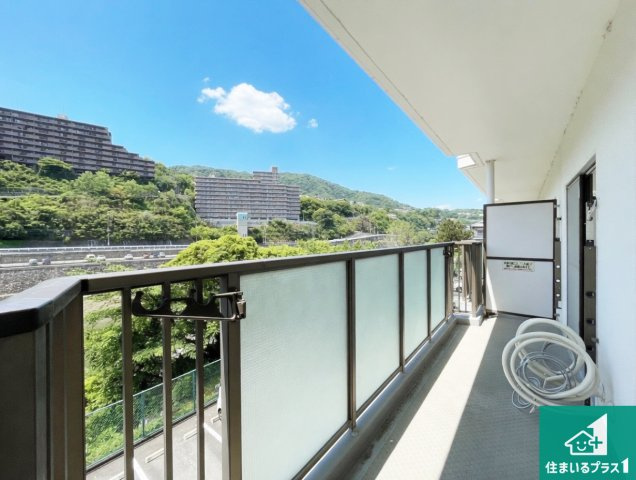 ローズハイツ宝塚のバルコニー|日当たりのよいバルコニー！お部屋が開放的に！