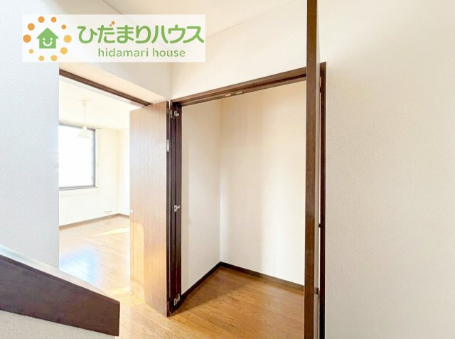 【収納】 | 下妻市平沼　中古戸建 | 便利な廊下収納があるので掃除機や買いだめする洗面所用品はもちろん、箱買いしたペットボトルまでしまえます(^^)