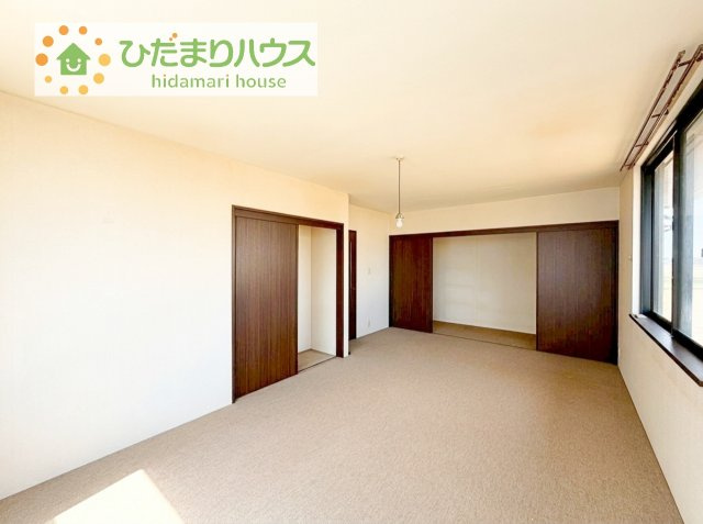 【寝室】 | 下妻市平沼　中古戸建 | 大きなベッドを置いても余裕の広さの主寝室♪