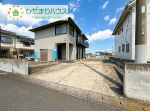 【駐車場】 | 下妻市平沼　中古戸建 | ゆったりとしたカースペースで、ファミリーカーや軽自動車もラクラク駐車出来ますね♪