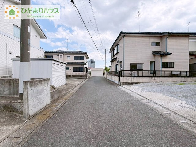 【前面道路含む現地写真】 | 下妻市平沼　中古戸建 | 前面道路幅広く☆車の出入りもラクラクできちゃいます(^^♪