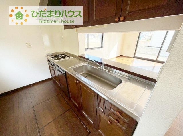 【キッチン】 | 下妻市平沼　中古戸建 | リビングを見渡せるキッチンはお子様を見ながらでも料理が出来て安心ですね☆