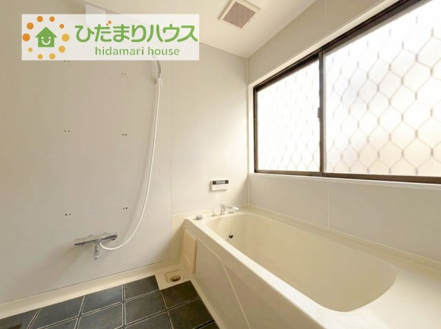 【浴室】 | 下妻市平沼　中古戸建 | 大人が足を伸ばしても十分な広さ！一人でゆっくりくつろぐ時間も大切です！