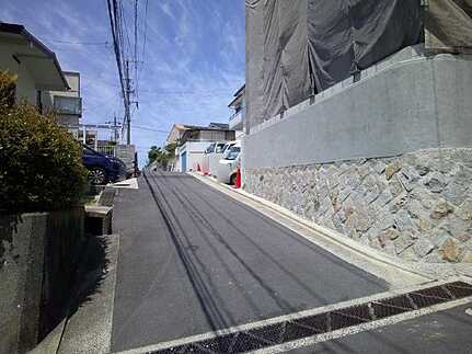 安芸郡府中町柳ケ丘の前面道路含む現地写真
