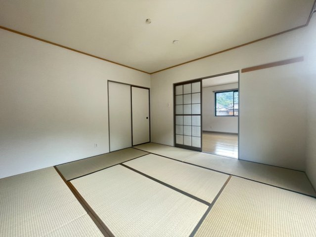 ハイカムール瑞保の和室