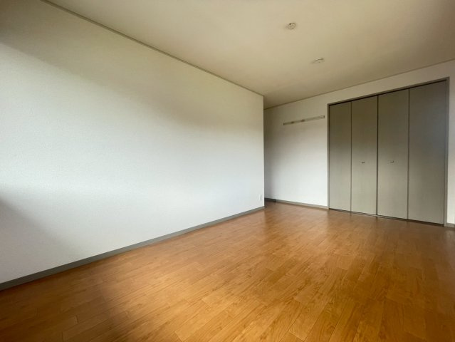 ハイカムール瑞保の洋室