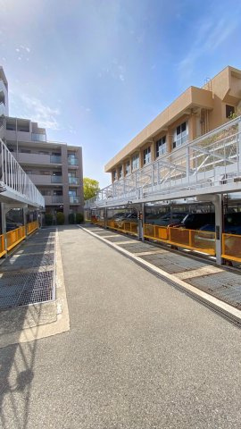 ステイツ西宮甲東園の駐車場|駐車場