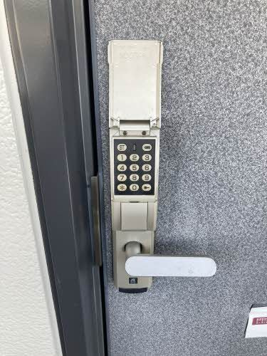 ディアス フラッツの玄関