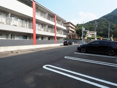 【駐車場】 | グレイスヒル | 車をお持ちの方に嬉しい駐車場付きの物件です