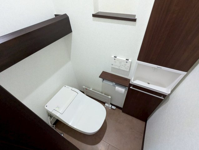 愛国西4丁目　完全分離型二世帯住宅のトイレ