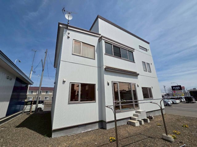 愛国西4丁目　完全分離型二世帯住宅の外観