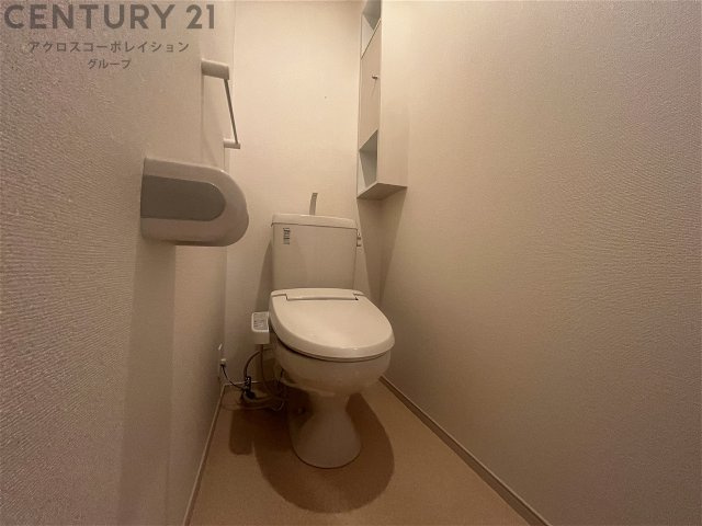 温水洗浄便座機能付きのトイレです♪