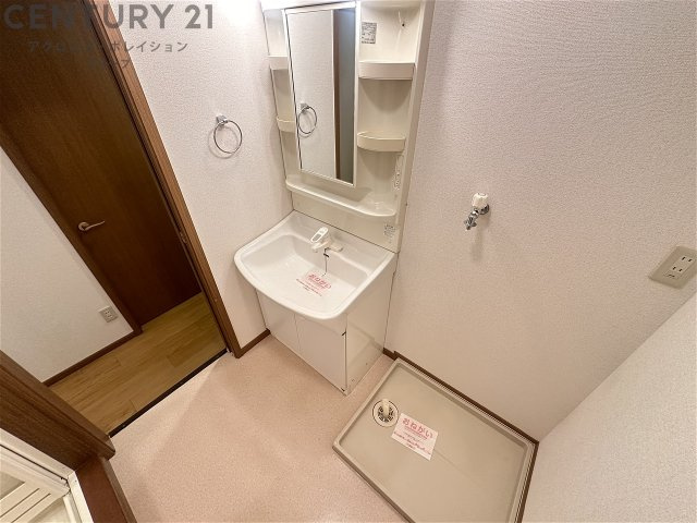 洗面所内に室内洗濯機置場がついてます！