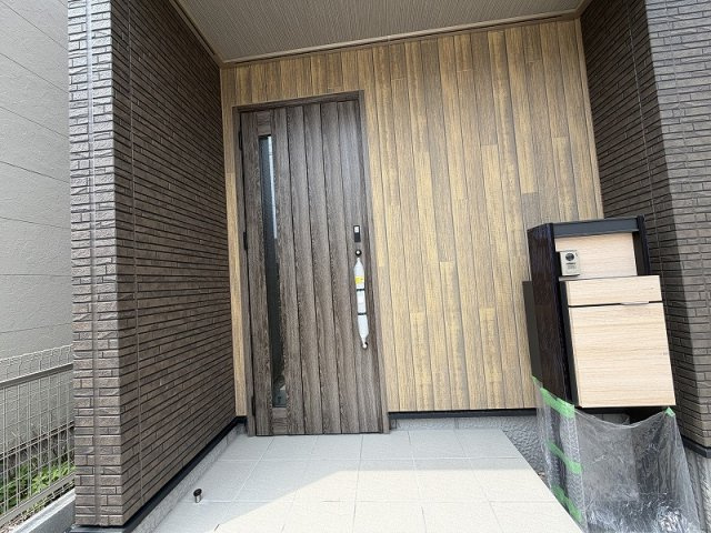 各務原市那加日吉町の玄関|ただ『　住む　』だけじゃない！　気持ち良く住んで欲しい気持ちをこめて・・・。　お家の事、街の事、お金の事、　何でも相談して下さい♪
