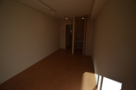 ルミエール二子の居間・リビング|スーパーも近くにあります