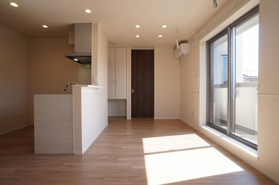 【居間・リビング】 | Riche　Vert | 10.8帖LDK内観です。明るく過ごしやすいお部屋です