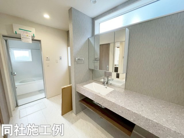 新築戸建　ブルーミングガーデン古世町3丁目の独立洗面台|同社施工例