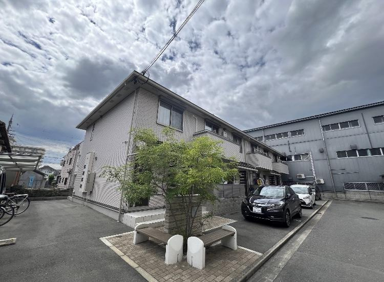 ラシーネ若江の外観