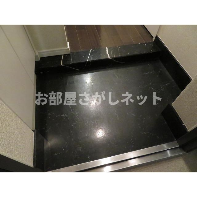 Ｄ’クラディア　イヴァン初台の玄関
