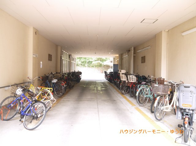 【その他共用部分】 | 古河ガーデン・マンション | 敷地内に、屋根付き専用駐輪場があります。