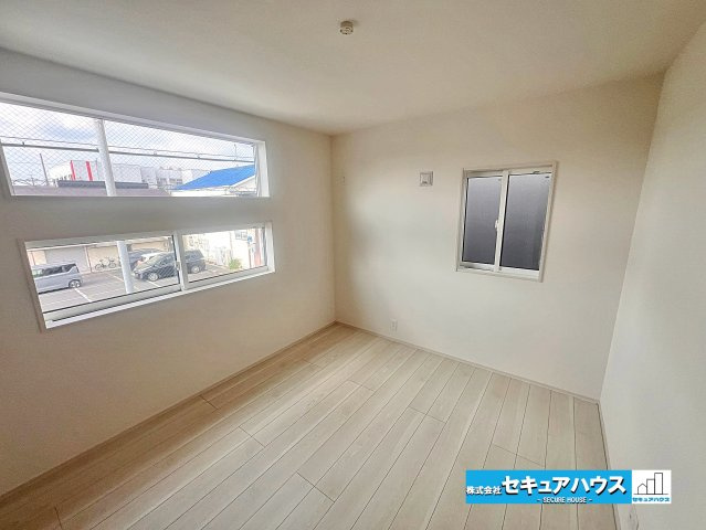 【完成】名古屋市南区砂口町　全7棟の洋室|【洋室イメージ】
◆家族一人ひとりの大切なプライベート空間。趣味に合わせて使って頂けるようシンプルに仕上げてあります。暮らし心地を大きく左右する収納を、適材適所に配置し使い勝手を考慮しました。　