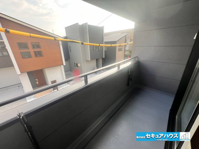 【完成】名古屋市南区砂口町　全7棟のその他|【バルコニー】
◆見晴らしもよく、太陽の温かな温もりをめいっぱい受け止めてくれます。
太陽の光と爽やかな風を受けたお洗濯物はあっという間に乾き、取りこむ時には太陽の匂いを感じられそうですね。　