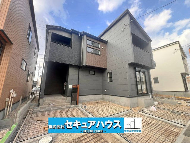 【完成】名古屋市南区砂口町　全7棟のその他|☆未完成のため、同施工物件ご案内可能です♪
4LDKとリビング17帖の広々とした物件になります。
衣類などを掛けれる土間収納が廊下にあり、バルコニーとインナーバルコニーと2つあるのが魅力的です♪　　　