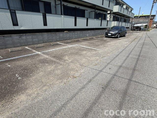 ウィンズIの駐車場