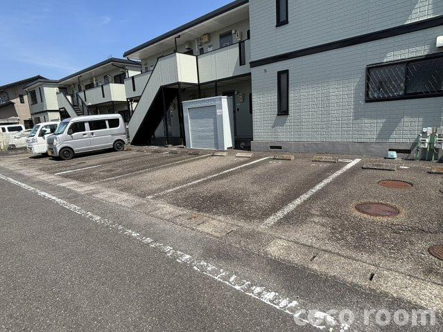 ウィンズIの駐車場
