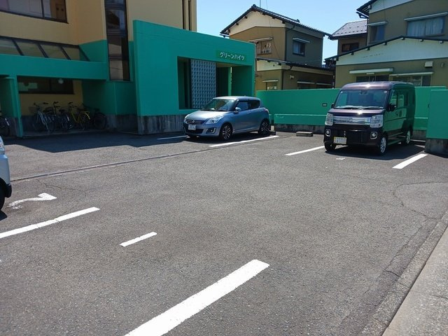 グリーンハイツの駐車場|駐車場完備です