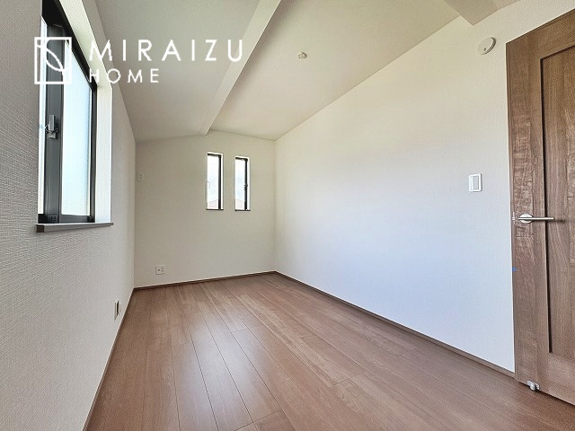 【子供部屋】 | 暮らしやすさを考えたプランで快適な現地ロケーションを実現。安らぎに満たされる、ゆとりのある日々を過ごせます♪