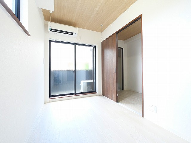 カーサ南紀寺町の洋室|明るい洋室です