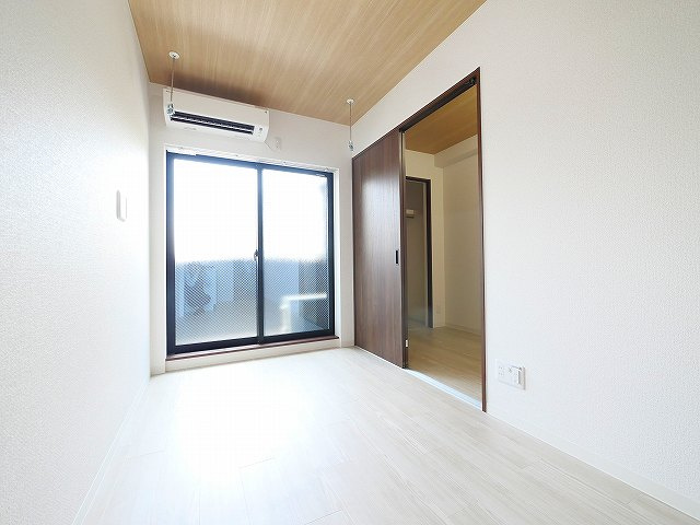 カーサ南紀寺町の洋室|明るい洋室です