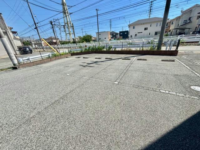 プレアデス　エデンの駐車場