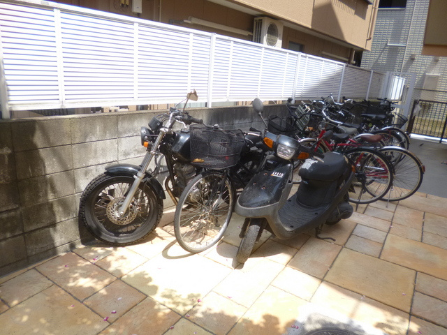 ローズマンション王子の駐車場|駐輪場です☆