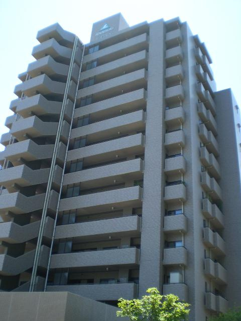 近隣に商業施設が充実しており生活便利な立地です♪ 小学校まで徒歩約８分で通学も安心♪