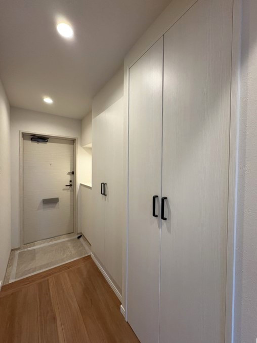 緑豊かなマンションエントランス♪季節の彩りを感じながら、住む人や訪れる人をやさしく迎える空間です♪