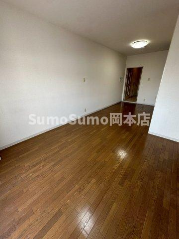 神戸市東灘区田中町２丁目の賃貸マンションの居間・リビング|使いやすい居間です