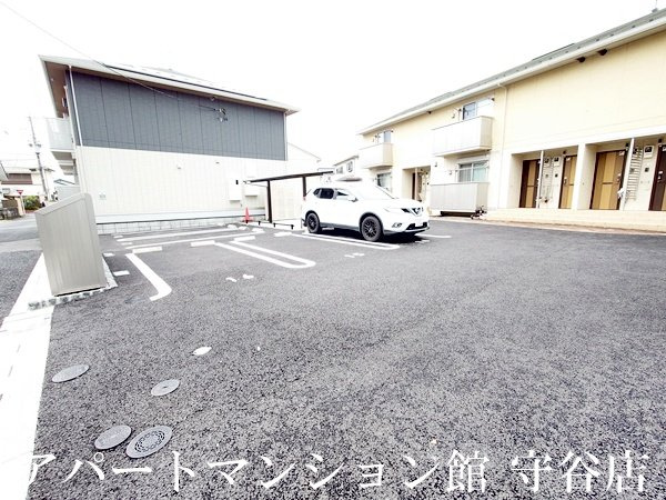 ルミエールKⅤⅡの駐車場